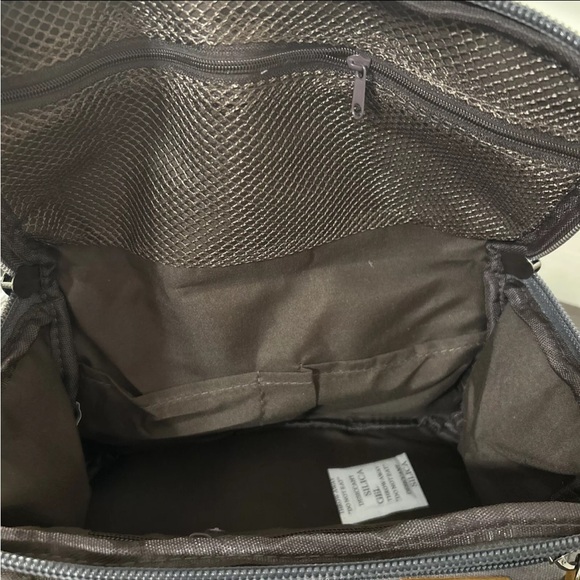 grey travel amenity/makeup bag with pockets - Picture 8 of 11